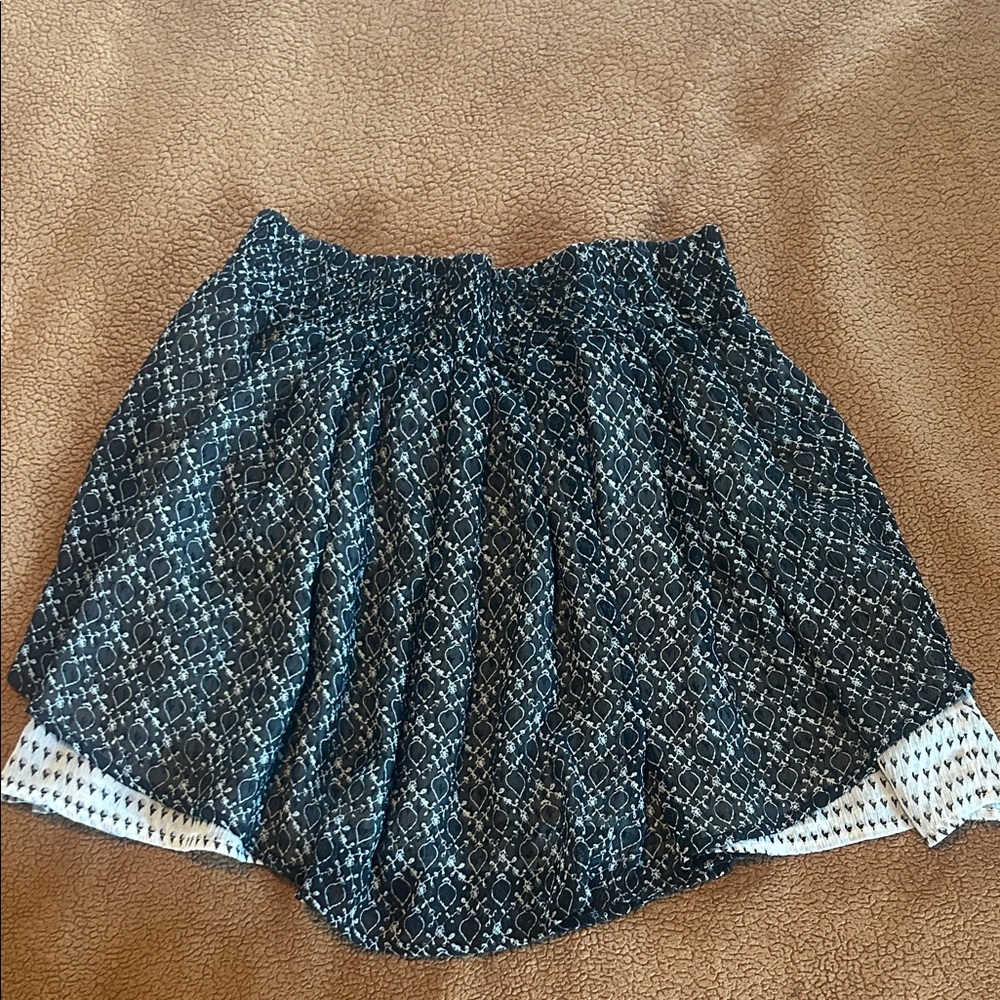 Converse Black and White Patterned Skirt - Picture 8 of 9